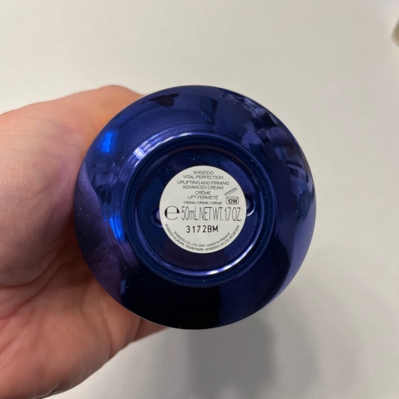 Shiseido Vital Perfection Brand New in Box!! - Picture 14 of 16